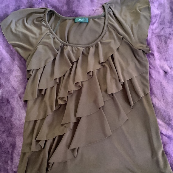 Short Sleeve Top with Ruffles - Picture 4 of 4